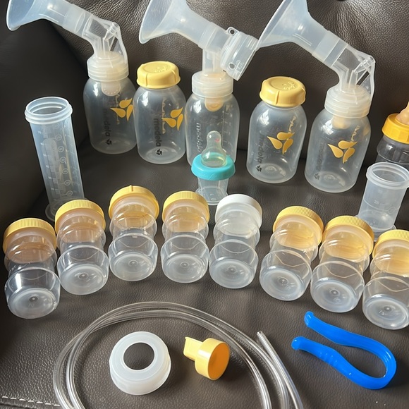 5- 5ozs Medela Breastfeeding Bottles, 9- 2 ozs bottles, Saftey First Medcine lot - Picture 7 of 15